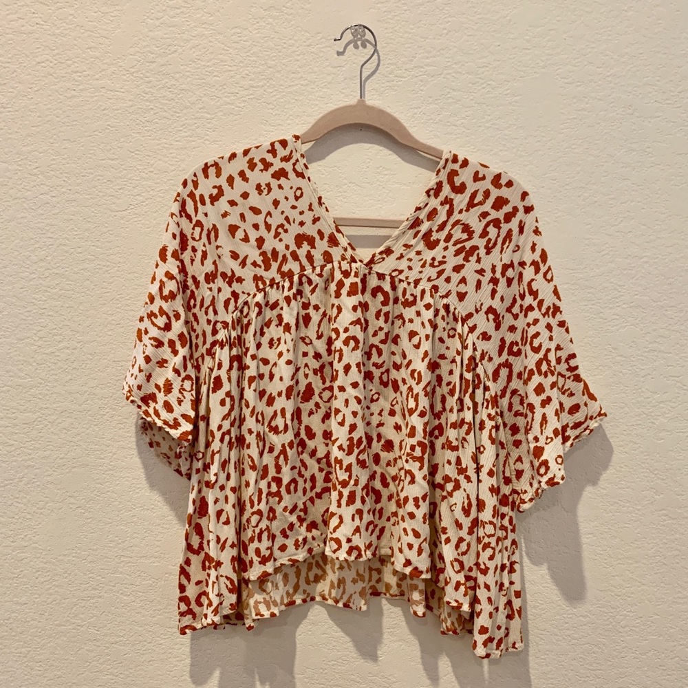 BaeVely, Orange and white, v-neck flowy blouse.